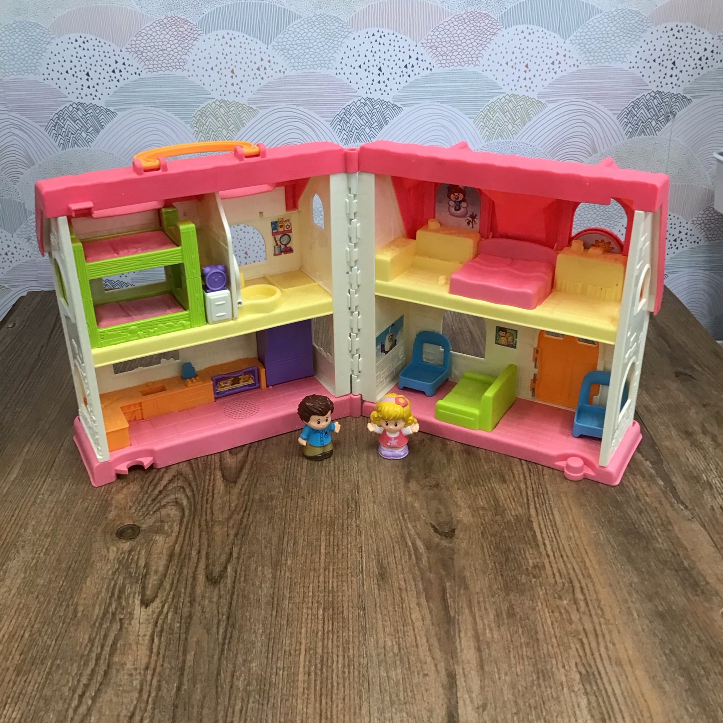 Playset Fisher Price Little People House with 2 people - This Item Does NOT Ship