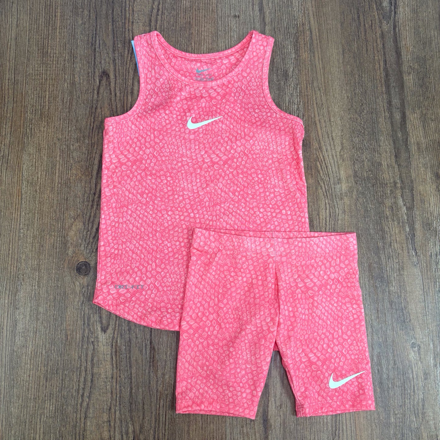 Nike Kids Size 5/6 Two Piece Outfit