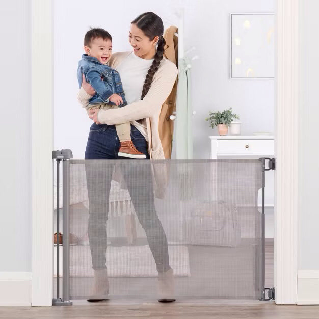Regalo Retractable Mesh Gate