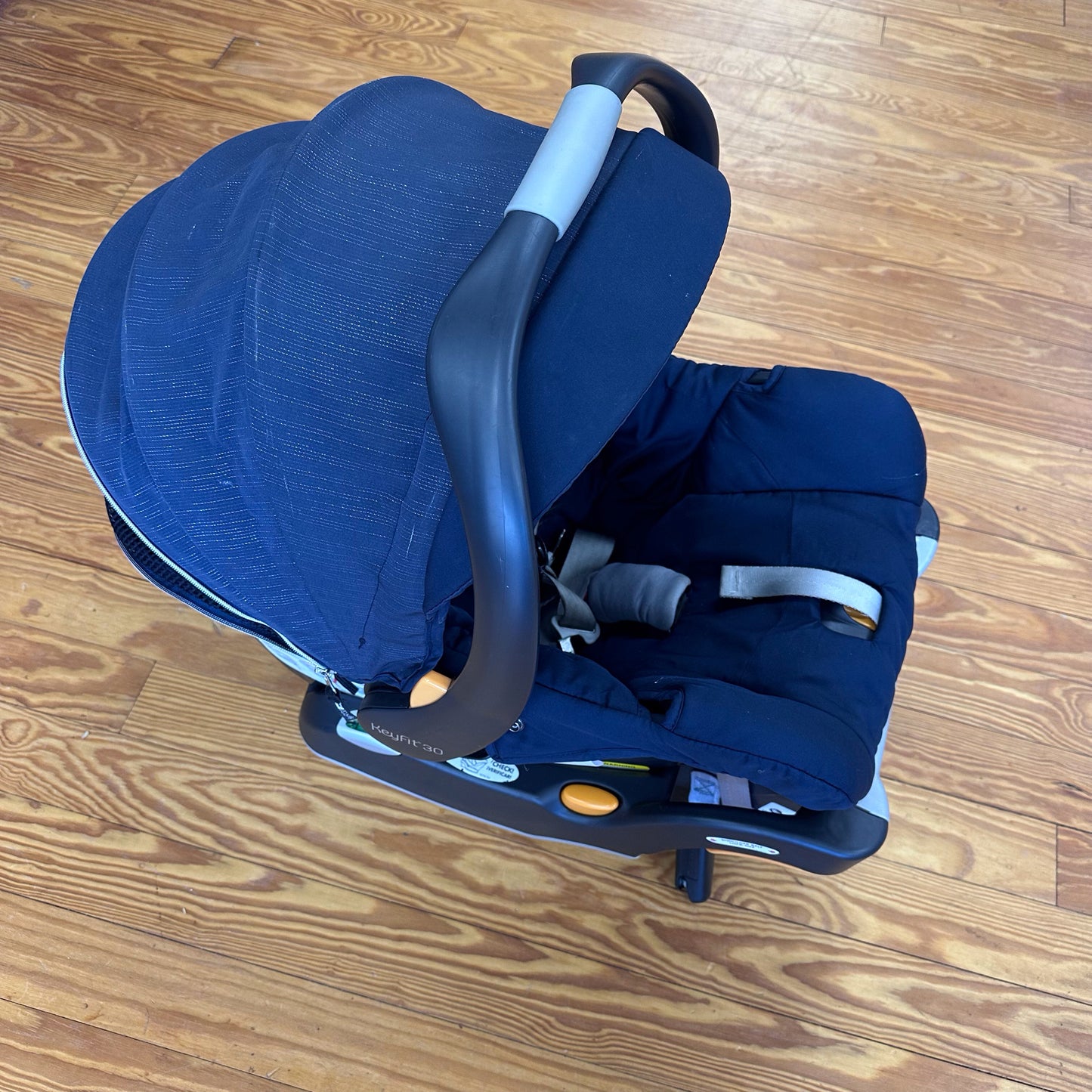 Chicco Key Fit 30 Carseat "Dosen't Ship" Local Pickup Only