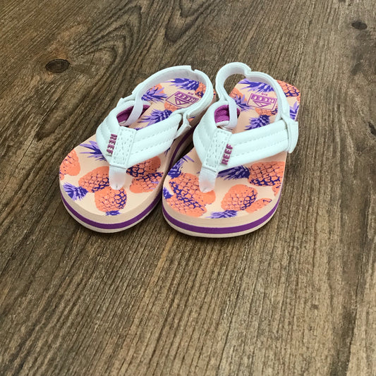 REEF Pineapple Sandals Size 5/6