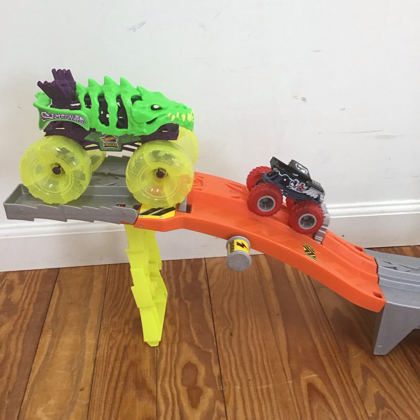 Hot Wheels Charge & Chase Challenge