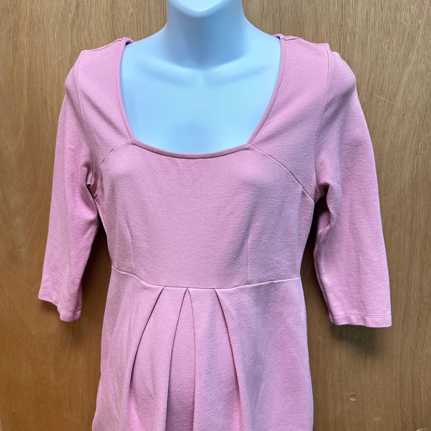 Isabella Oliver Size XS Maternity Pink Pleated Dress