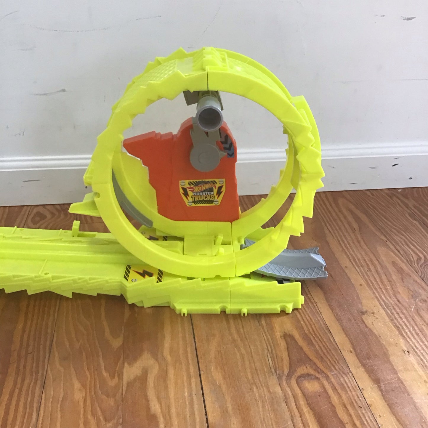 Hot Wheels Charge & Chase Challenge