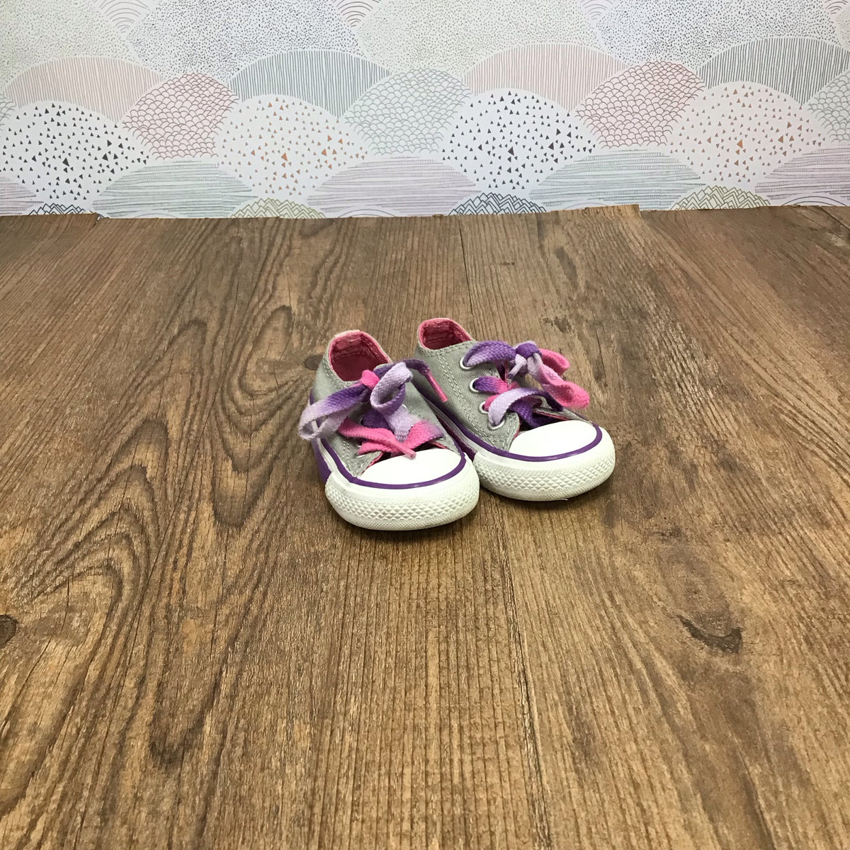 Kids Size 4 Converse Athletic Shoes