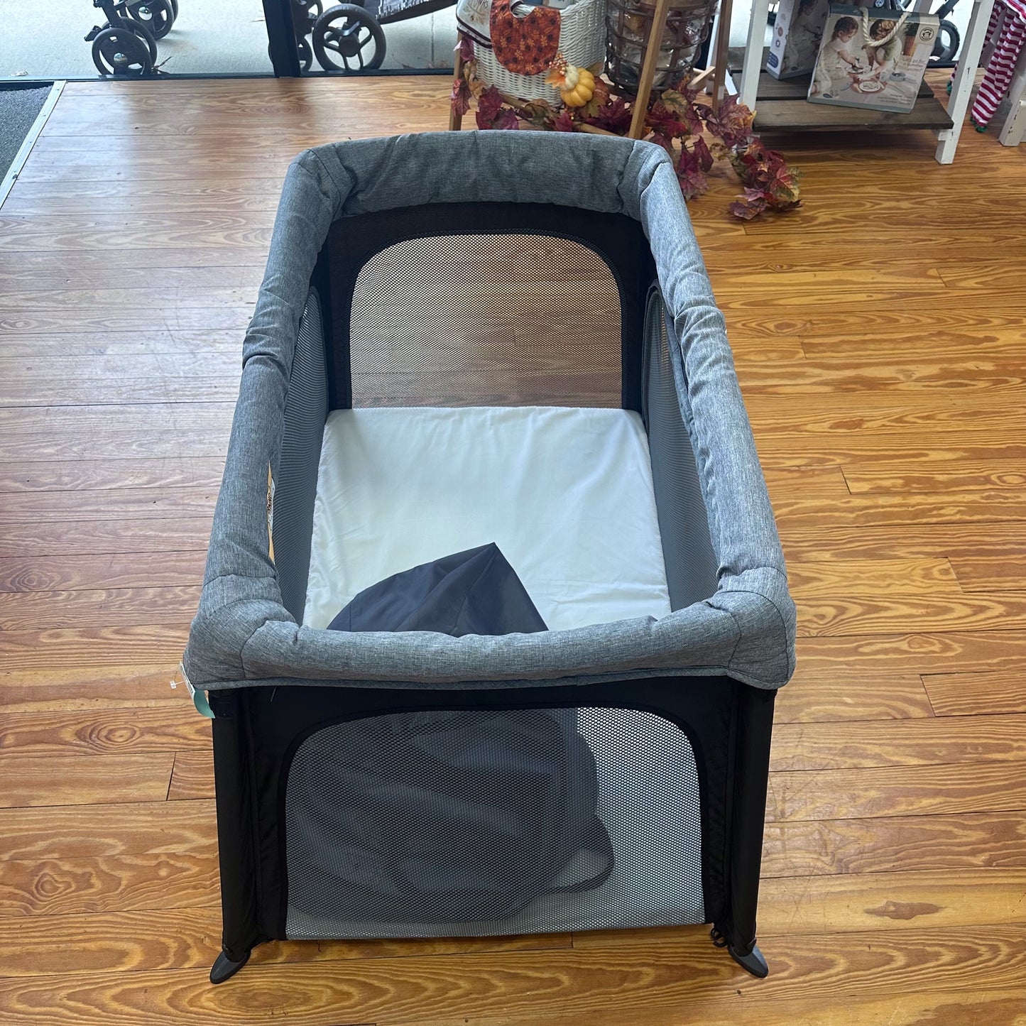 Lucky Dove Pack N Play "Dosen't Ship" Local Pickup Only