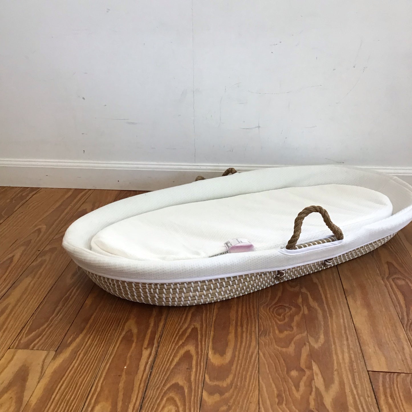 Bebe bask changing basket - this item does NOT ship