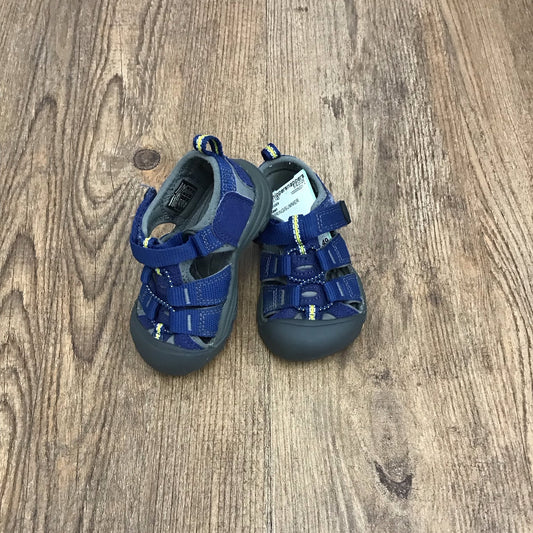 Keen Size 5 Kid Shoes