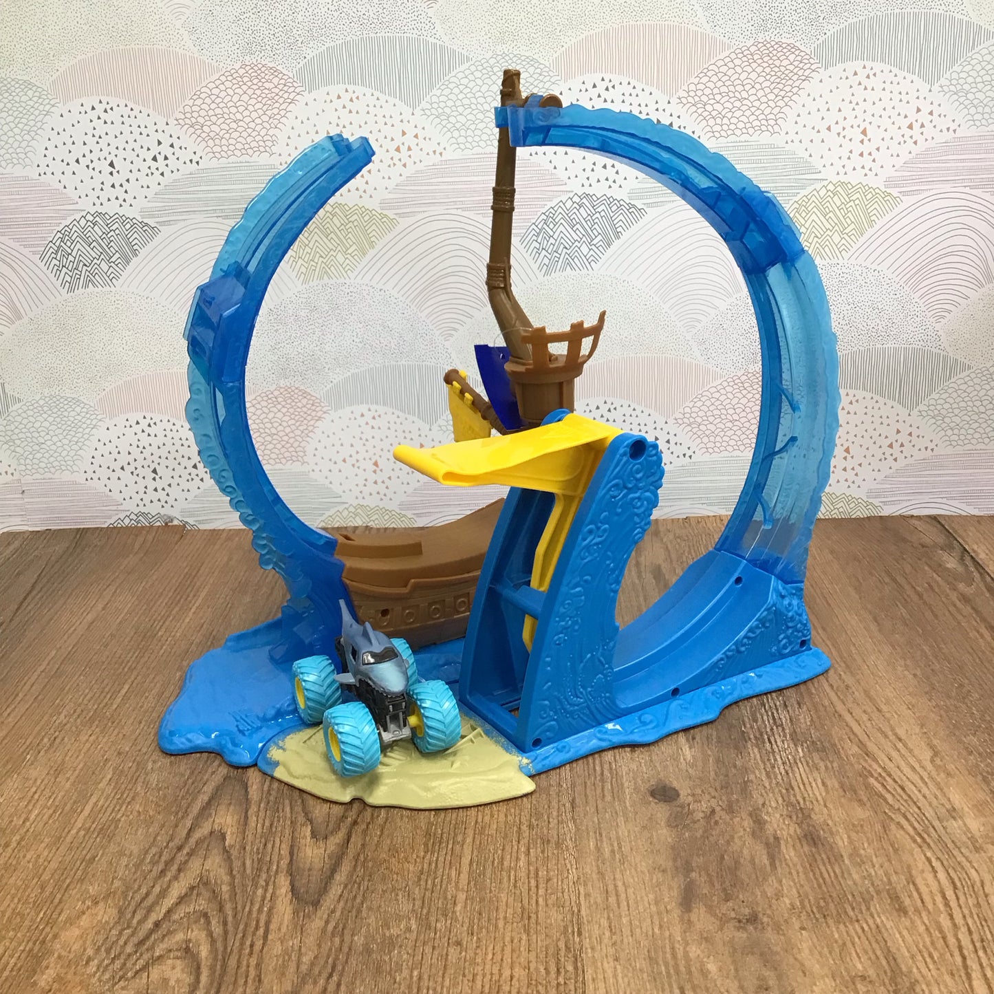Hot Wheels Magalodon Loop. This Item Does Not Ship