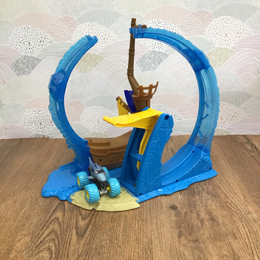 Hot Wheels Magalodon Loop. This Item Does Not Ship