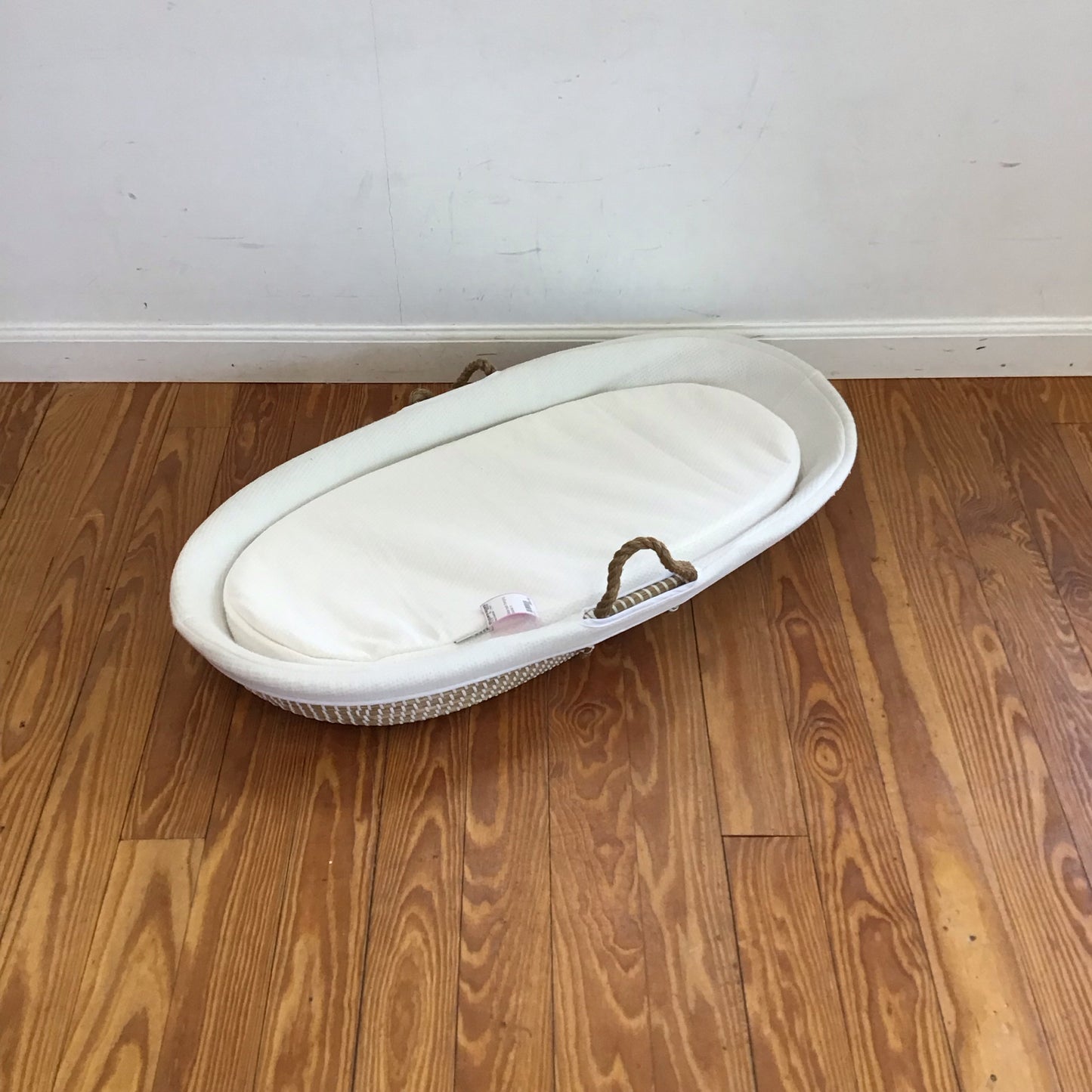 Bebe bask changing basket - this item does NOT ship