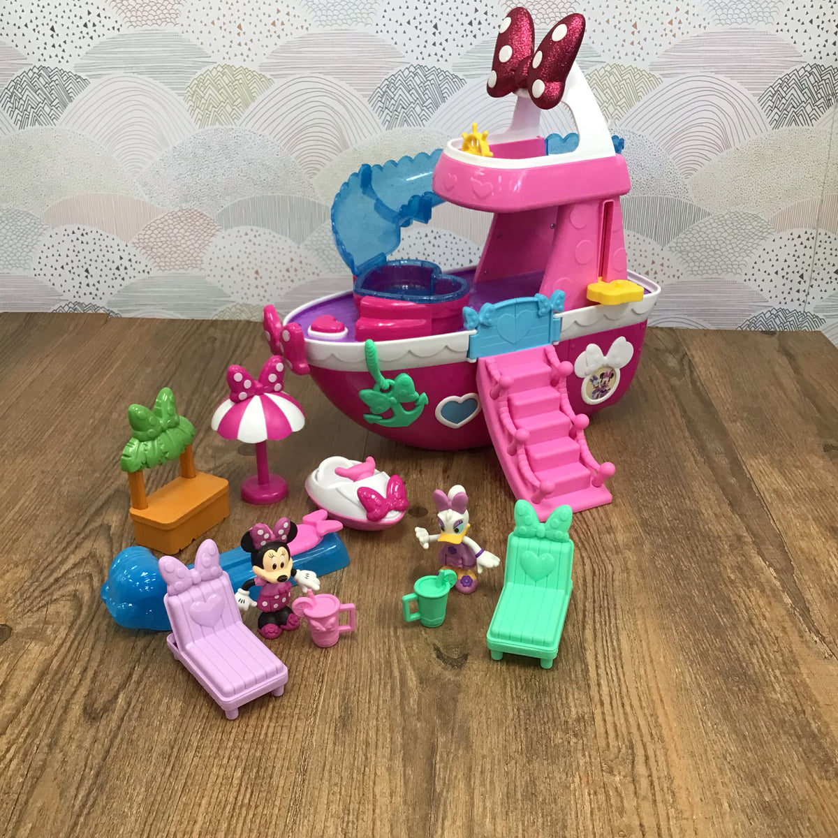 Minnie Mouse Yacht Playset. This Item Does Not Ship