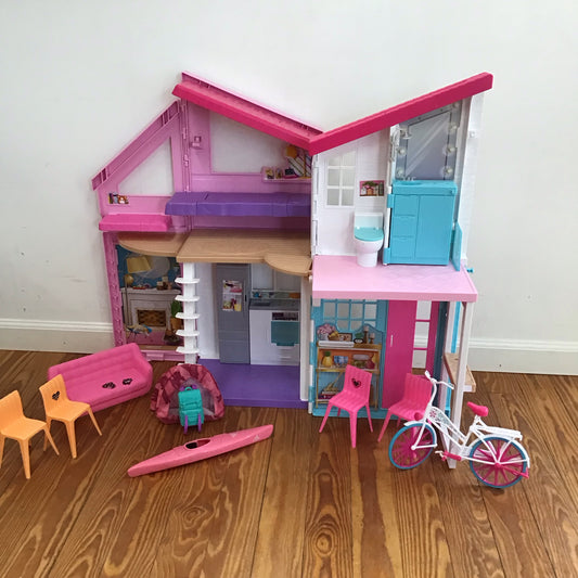 Barbie Malibu Beach House - This Item Does NOT Ship