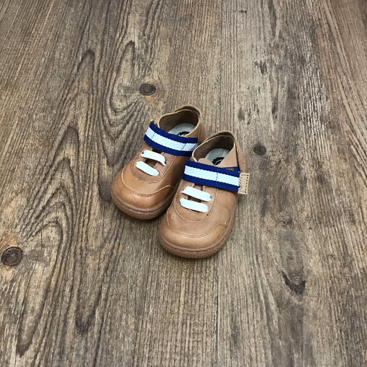 Livie & Luca Size 4 Athletic Shoes