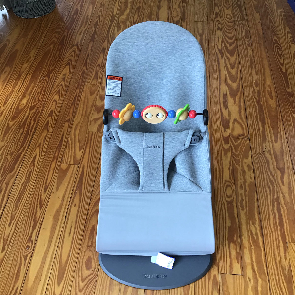Baby Bjorn Bouncer w/toy bar-this item does NOT ship