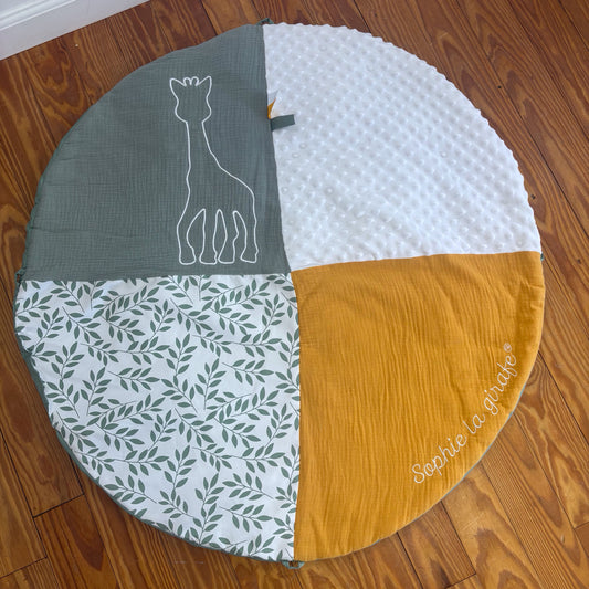 Sophia La Girafe Activity Mat