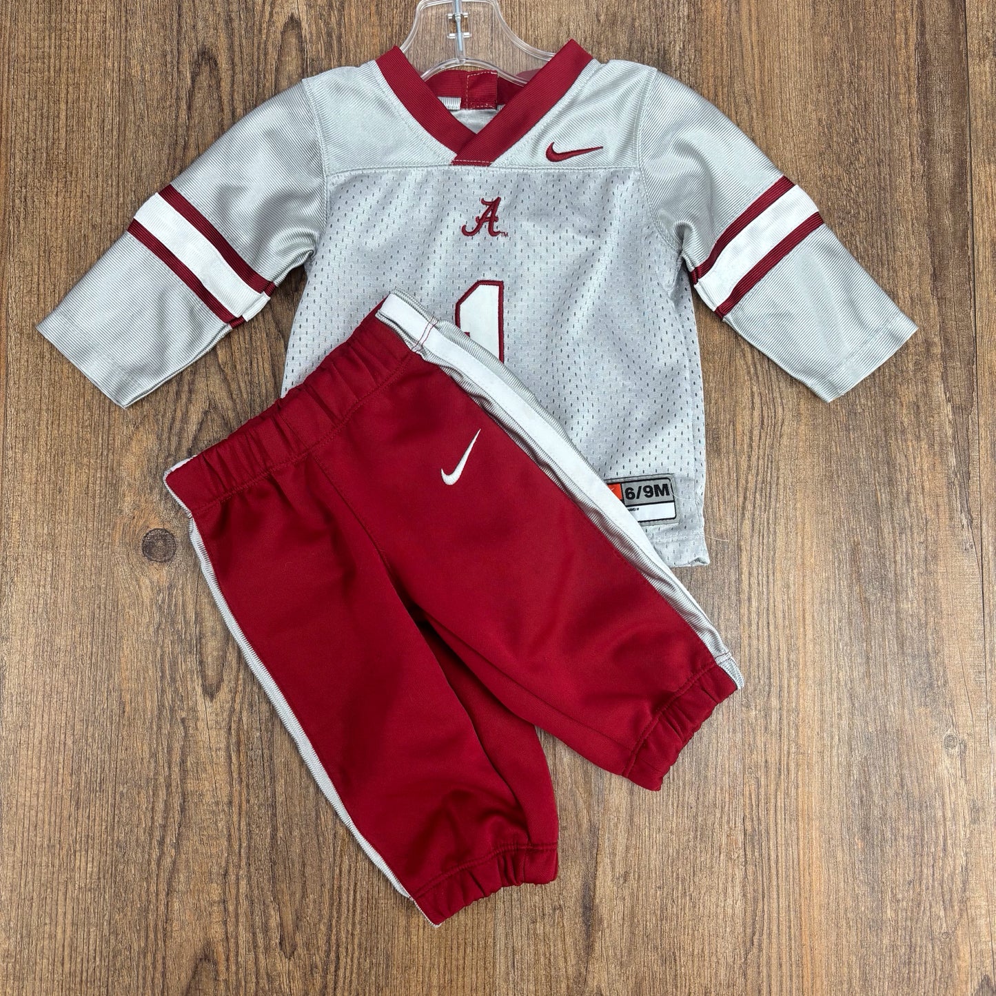 Nike Infant Size 6-9 Month Outfit 2 Piece