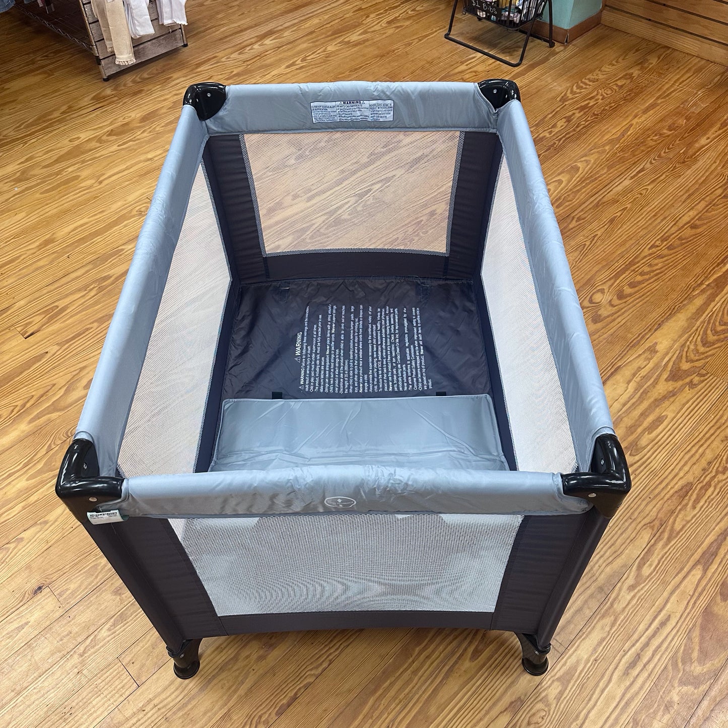 Dream On Me Crib "Dosen't Ship" Local Pickup Only