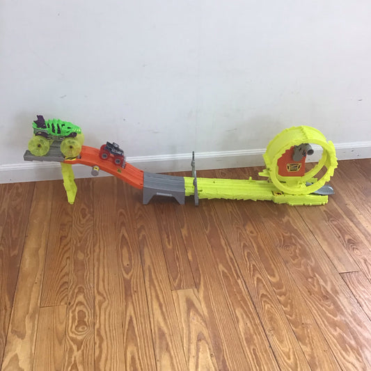 Hot Wheels Charge & Chase Challenge