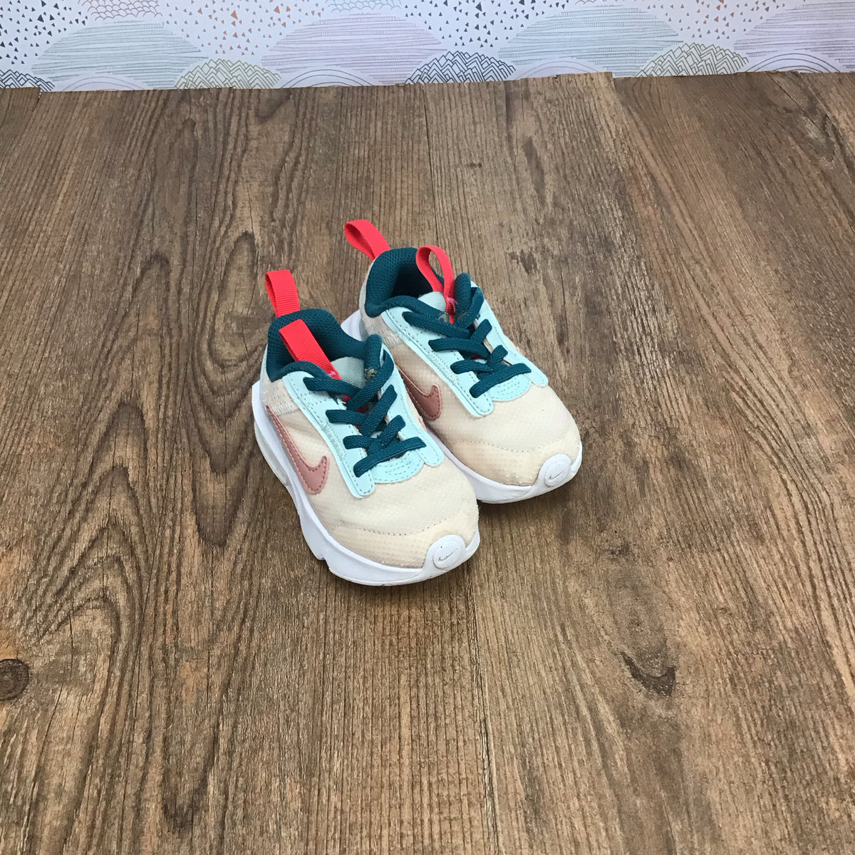 Kids Size 7 Nike Athletic Shoes