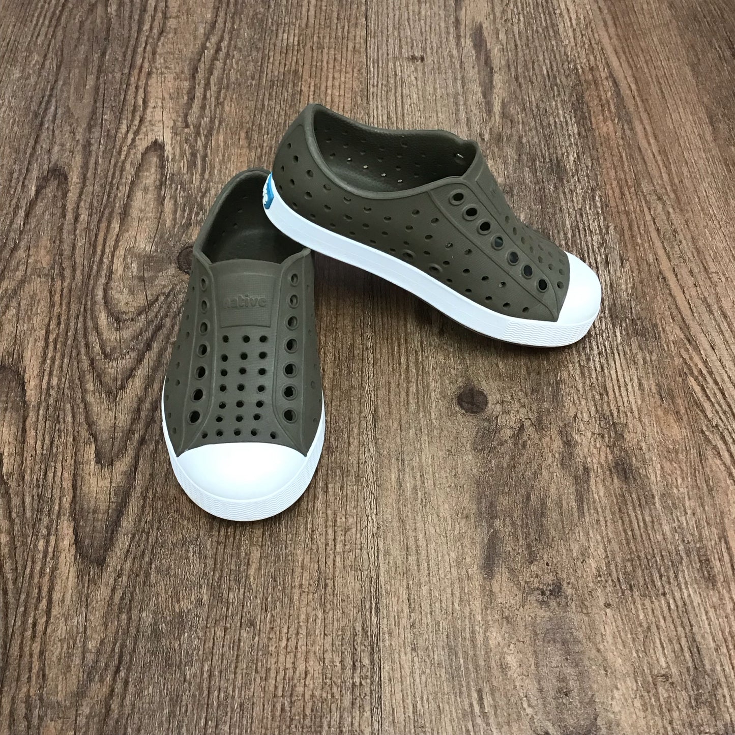 Native Size 9 Shoes