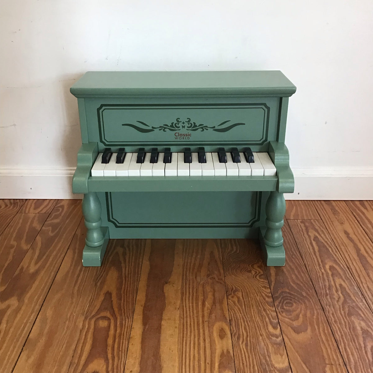Classic World Vintage Piano. This Item Does Not Ship