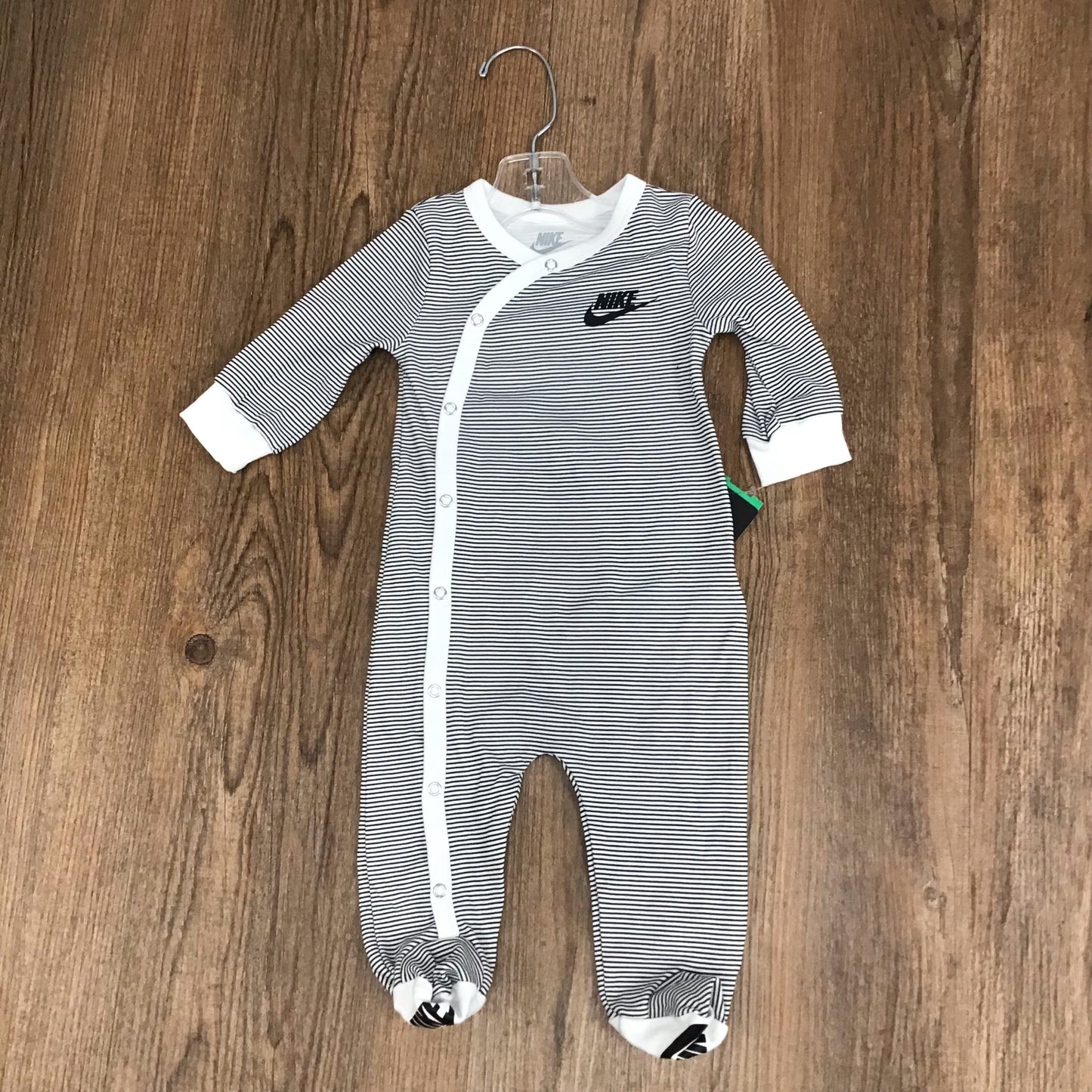 Nike Sleeper/Gown Size 6 Month