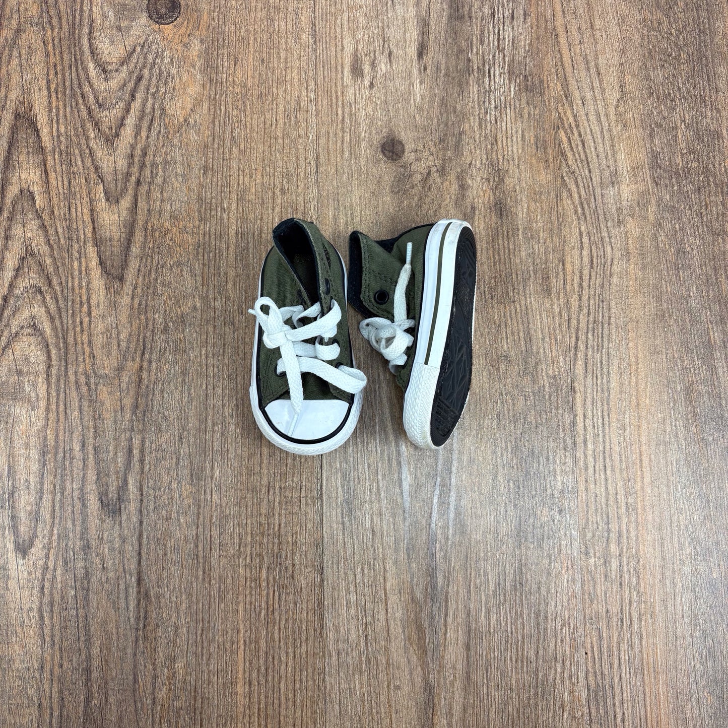 Converse Athletic Shoes Size 3