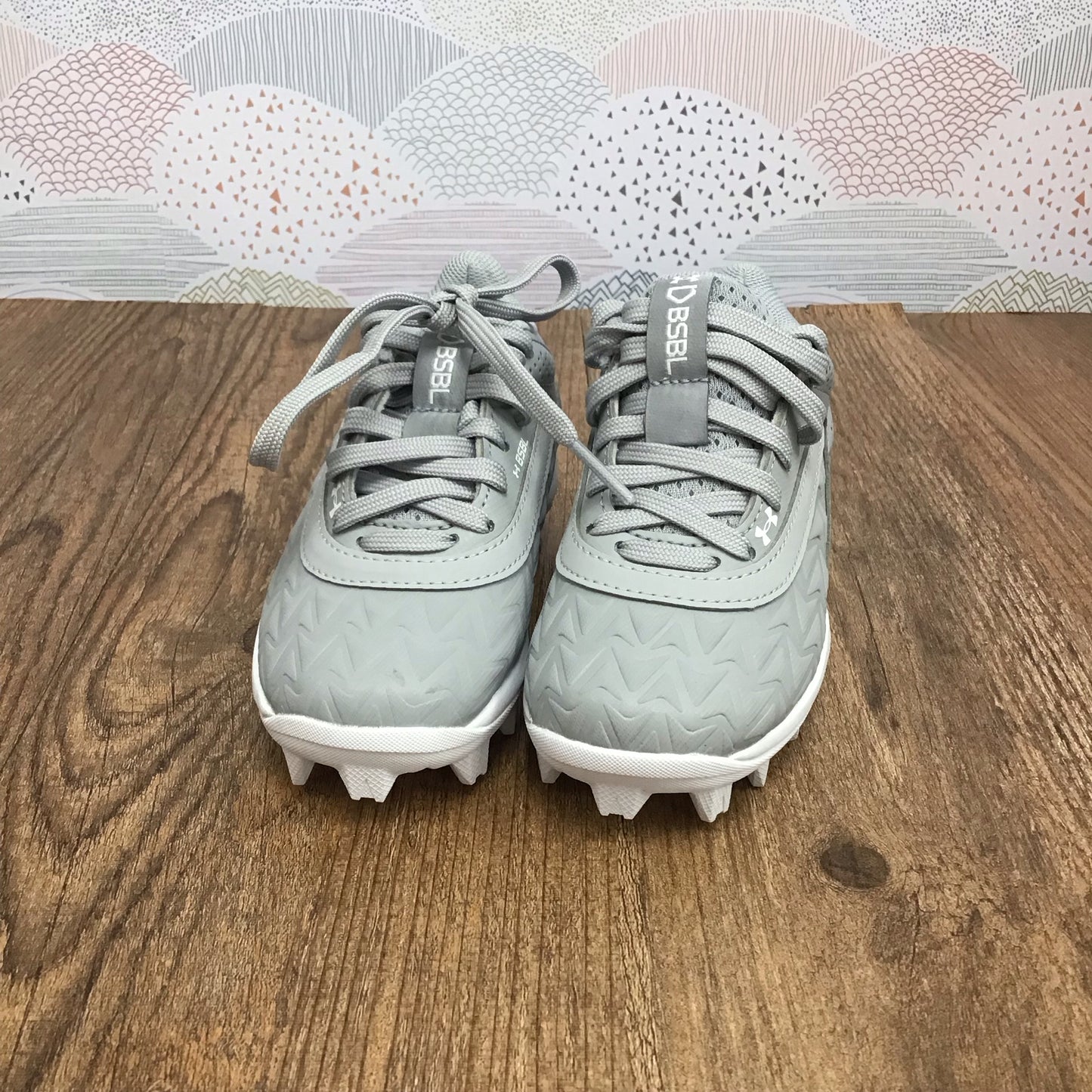 NEW Under Armour Size 8c Kids Baseball Cleats