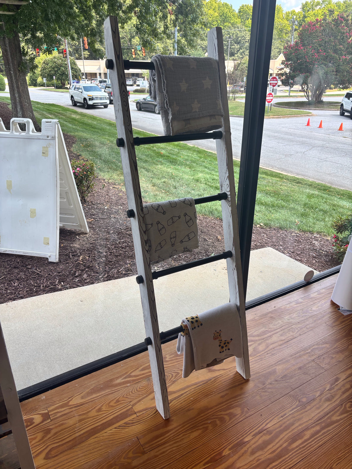 Blanket Ladder-this item can NOT ship
