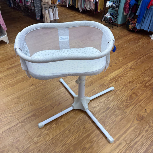 BassiNest Swivel Halo Bassinet "Doesnt Ship" Local Pickup Only