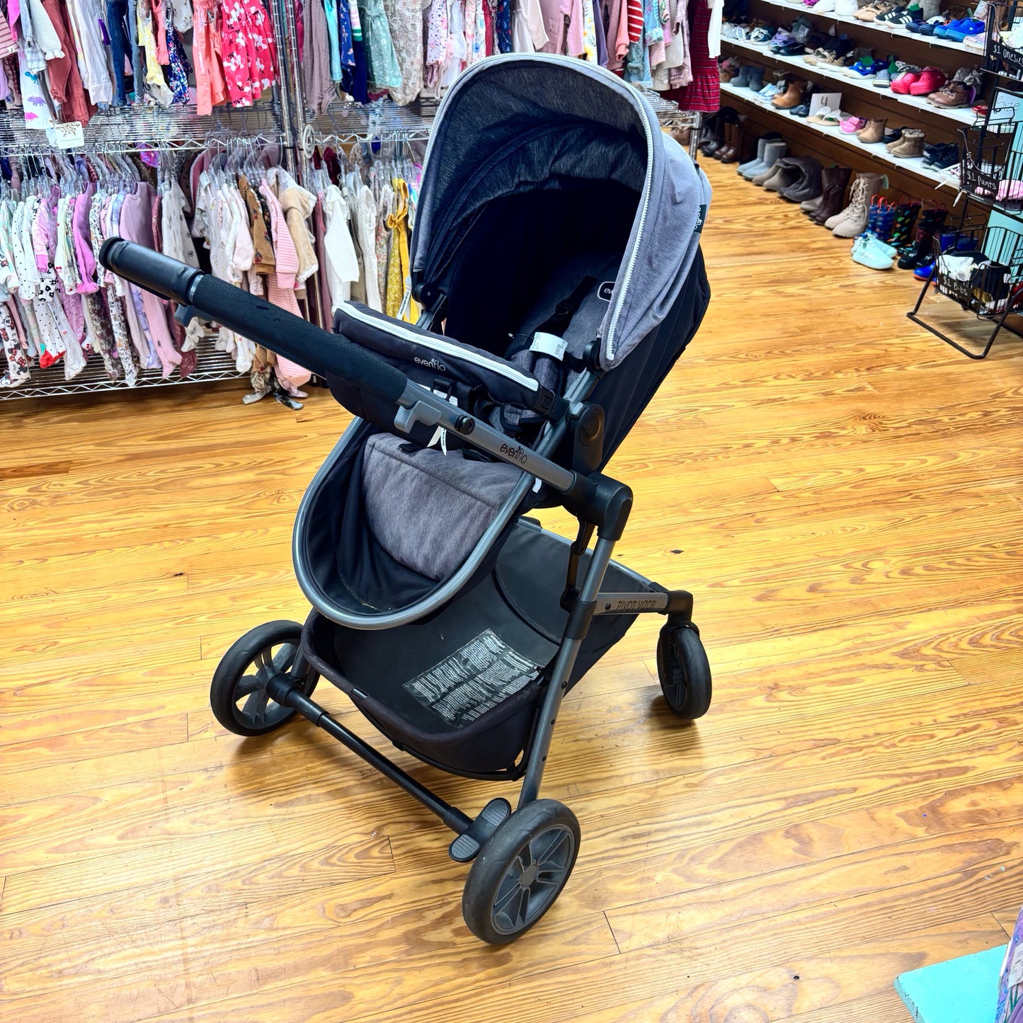 Pivot Single Stroller